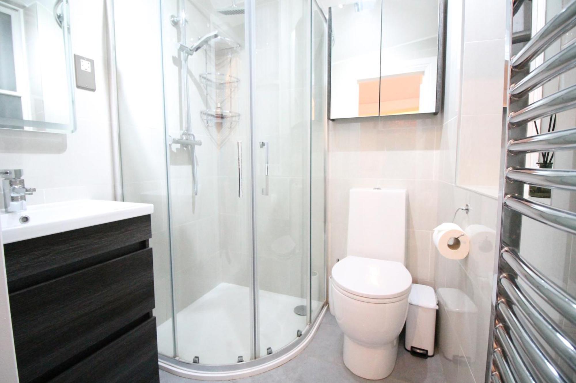 Stylish And Chic Flat 2bed 2bath In Notting Hill Londra